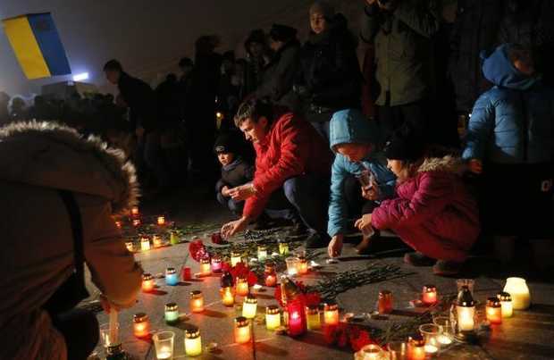 Kiev, Ukraine: Rockets kill 30 civilians.